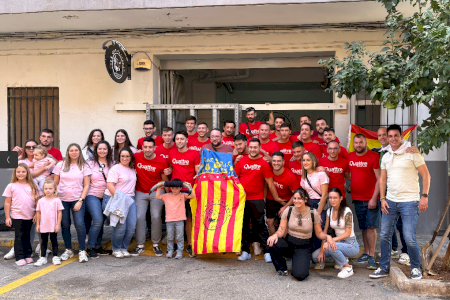 La peña taurina “La Que Faltava” cierra la temporada de bous al carrer en Albalat dels Sorells