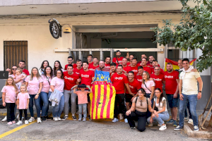 La peña taurina “La Que Faltava” cierra la temporada de bous al carrer en Albalat dels Sorells