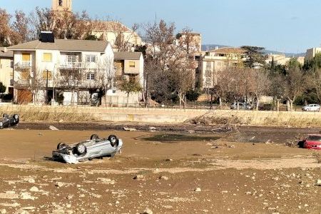 Utiel recorda a les 6 víctimes mortals de la DANA i decreta 2 dies de dol oficial Utiel recorda a les 6 víctimes mortals de la DANA i decreta 2 dies de dol oficial