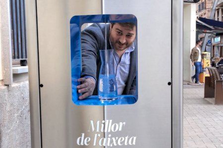 Un pueblo de Castellón instala una moderna fuente pública con agua filtrada, refrigerada y gratuita