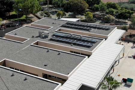 Vila-real culmina su transición energética con la instalación de placas solares en colegios y equipamientos municipales