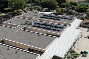 Vila-real culmina su transición energética con la instalación de placas solares en colegios y equipamientos municipales