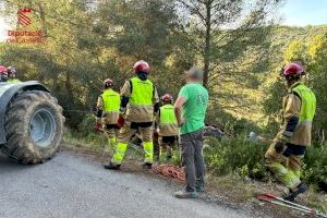 Tarde negra en el interior de Castellón: un trabajador muere en Vilafamés y otro resulta herido tras volcar su tractor en Les Useres - (foto 2)
