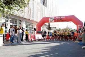 Cerca de mil corredores participan en la 44ª Carrera Popular de Mislata Cerca de mil corredores participan en la 44ª Carrera Popular de Mislata