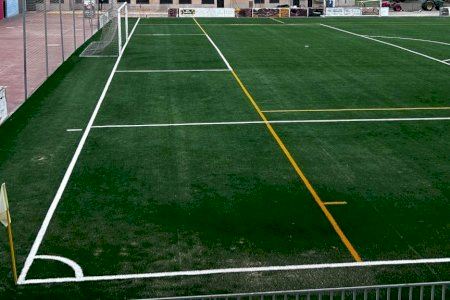 Nules renueva el césped del Estadio Noulas con una inversión de 284.000 € y se adelanta a la normativa europea