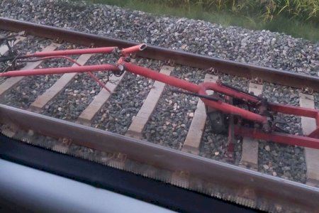 Retrasos en la C1 de Cercanías Valencia por la caída de un pantógrafo entre Sueca y Sollana Retrasos en la C1 de Cercanías Valencia por la caída de un pantógrafo entre Sueca y Sollana