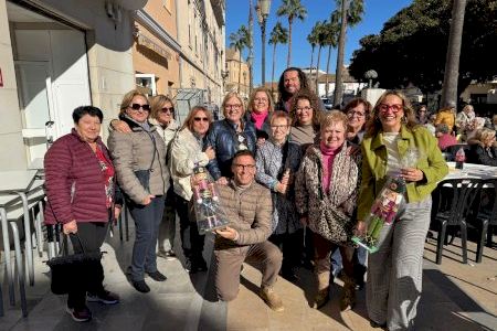Sueca reúne a las personas mayores del municipio en el tradicional almuerzo de ‘Catalinetes’