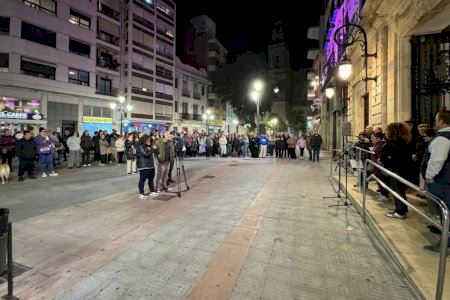 Sueca conmemora el 25N con una amplia representación de colectivos de la ciudad