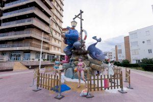 Gandia celebra Fallas en plena Navidad: así es la Falla a la Mar con cremà, música y mascletà