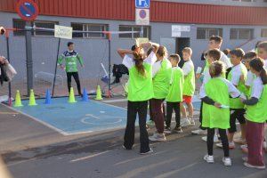 El Balonmano Mislata recupera las calles como espacio de juego con más de 300 niños y niñas disfrutando del deporte al aire libre - (foto 4) El Balonmano Mislata recupera las calles como espacio de juego con más de 300 niños y niñas disfrutando del deporte al aire libre - (foto 4)