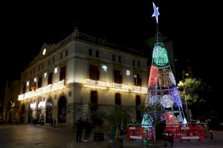 El alumbrado navideño ya ilumina Sagunto