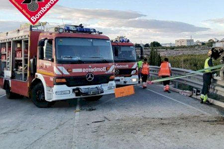 Set vehicles implicats i un motorista ferit en l'accident que ha col·lapsat l'A-7 a Castalla
