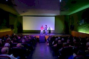 El Cinema Roma de l'Alfàs del Pi acull amb ple total la projecció de 'La invasió dels bàrbars' - (foto 2) El Cinema Roma de l'Alfàs del Pi acull amb ple total la projecció de 'La invasió dels bàrbars' - (foto 2)