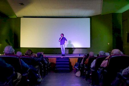 El Cinema Roma de l'Alfàs del Pi acull amb ple total la projecció de 'La invasió dels bàrbars'