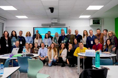 Burjassot reunix centres d'FP i empreses per a impulsar la formació dual en comerç i màrqueting