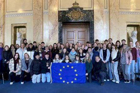 Huit estudiants de l’IES Comarcal de Burjassot participen en un projecte Erasmus+ sobre la visió juvenil d’Europa