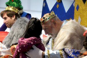 El CEIP Torrefiel vive una jornada mágica con la visita de los Reyes Magos - (foto 3)