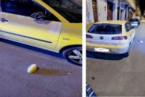 Una nit de vandalisme acaba amb un detingut després d'atacar cotxes i enfrontar-se a la Policia amb un pal en un poble de València