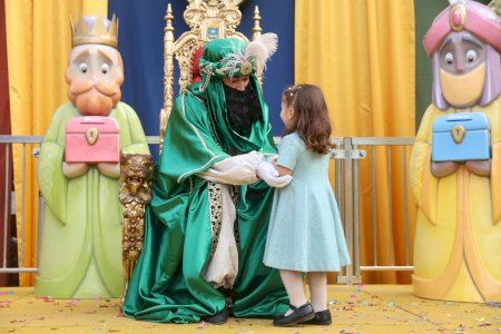 El Chambelán de los Reyes Magos visita Burriana para recoger los deseos de última hora