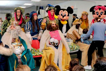 Sus majestades los Reyes Magos de Oriente llegan a Sagunto para visitar a los niños y las niñas