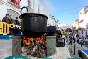Gran èxit del porrat i les calderes de Sant Antoni d'Oliva - (foto 19) Gran èxit del porrat i les calderes de Sant Antoni d'Oliva - (foto 19)