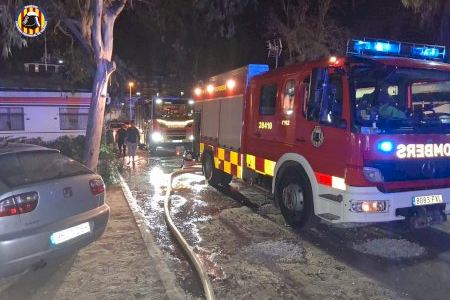 Se incendian 12 caravanas en un camping de El Perelló