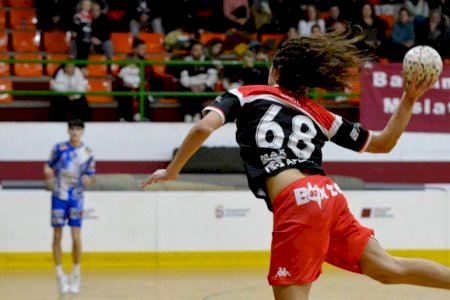 Balonmano Mislata suma otra victoria en el instante final y se mantiene arriba en la clasificación Balonmano Mislata suma otra victoria en el instante final y se mantiene arriba en la clasificación