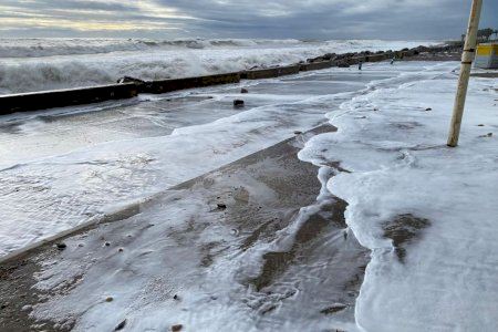 Una de las playas más afectadas de Castellón activa un dispositivo especial para recuperar la normalidad tras el temporal