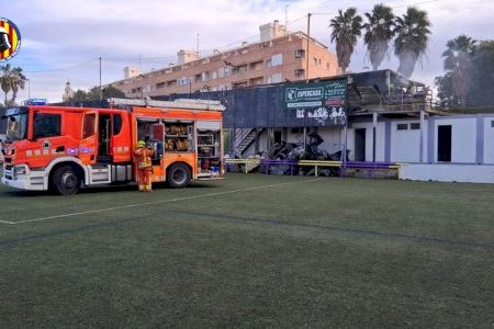 Ensurt per un incendi als vestidors del camp de futbol de Burjassot