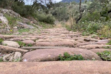 Castelló presenta 27 rutes per a conéixer els secrets dels seus paratges més bells: miradors d'infart, alts pics i passejos a la costa