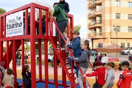 Plaça de bous, barrera i bou: el parc taurí infantil innovador que inaugura un poble de Castelló