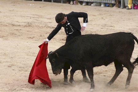 Un poble de València acull la primera classe pràctica de l'any de l'Escola de Tauromàquia