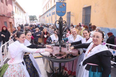 GALERÍA | Miles de personas llenan la Font del Vi de Burriana en el día grande de Sant Blai