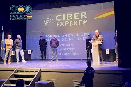La Policía Nacional hace entrega a 163 alumnos de sus carnets tras haber superado el curso CIBEREXPERTO
