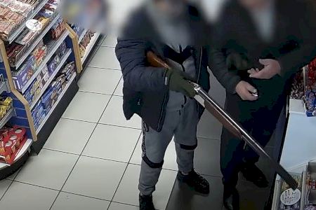 Ona d'atracaments amb escopeta en 6 localitats de València amb persecucions i policies ferits