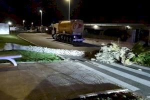 Rachas de hasta 153 km/h desatan una noche caótica en la Comunitat Valenciana con árboles caídos, daños en edificios y bomberos desbordados - (foto 18) Rachas de hasta 153 km/h desatan una noche caótica en la Comunitat Valenciana con árboles caídos, daños en edificios y bomberos desbordados - (foto 18)
