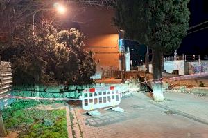 Rachas de hasta 153 km/h desatan una noche caótica en la Comunitat Valenciana con árboles caídos, daños en edificios y bomberos desbordados - (foto 16) Rachas de hasta 153 km/h desatan una noche caótica en la Comunitat Valenciana con árboles caídos, daños en edificios y bomberos desbordados - (foto 16)