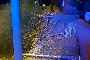 Rachas de hasta 153 km/h desatan una noche caótica en la Comunitat Valenciana con árboles caídos, daños en edificios y bomberos desbordados - (foto 23) Rachas de hasta 153 km/h desatan una noche caótica en la Comunitat Valenciana con árboles caídos, daños en edificios y bomberos desbordados - (foto 23)