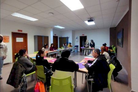 El Ayuntamiento de Alcoy atiende a 536 personas y realiza programas específicos en el marco de los itinerarios de inclusión social 2025