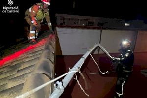 Rachas de hasta 153 km/h desatan una noche caótica en la Comunitat Valenciana con árboles caídos, daños en edificios y bomberos desbordados - (foto 3) Rachas de hasta 153 km/h desatan una noche caótica en la Comunitat Valenciana con árboles caídos, daños en edificios y bomberos desbordados - (foto 3)