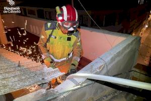Rachas de hasta 153 km/h desatan una noche caótica en la Comunitat Valenciana con árboles caídos, daños en edificios y bomberos desbordados - (foto 5) Rachas de hasta 153 km/h desatan una noche caótica en la Comunitat Valenciana con árboles caídos, daños en edificios y bomberos desbordados - (foto 5)