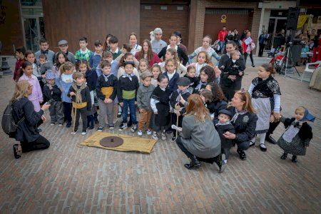 La Falla Sant Roc de Torrent rinde homenaje a Vicente Sereix en el XLVIII Concurso Infantil del Cant de l’Estoreta