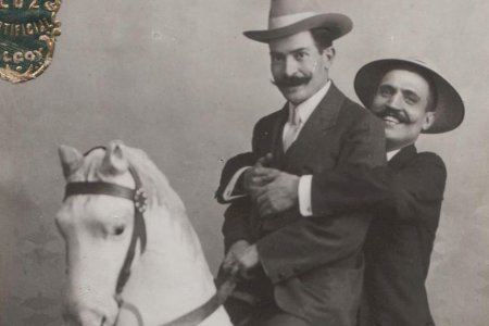 Donación de una fotografía histórica del caballo de la Aparición por parte del Alférez Moro de la Filà Realistas 2026