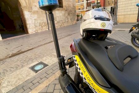 La Policia Local d'Alzira deté in fraganti a un home per robar en diversos vehicles durant la matinada