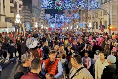 Carnaval y Media Maratón ponen en jaque el tráfico en Alicante: refuerzo nocturno de bus y TRAM y cortes desde el sábado