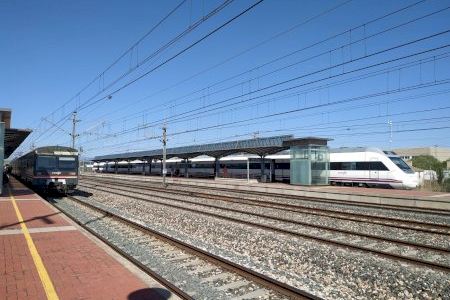 Sense trens al nord de Castelló: dates, horaris i alternatives pel canvi d'ample de via
