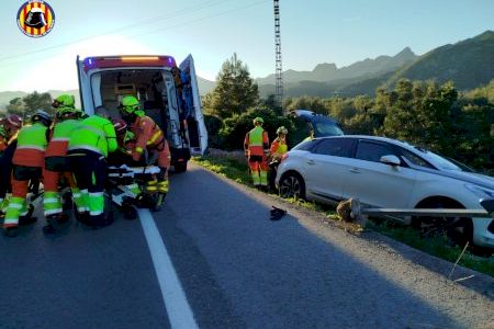 Un conductor herido al salirse de la carretera en Barx