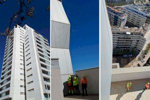 Torrent mira al cielo: el viento sacude un rascacielos con paneles descolgados