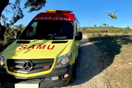 Grave accidente en Ontinyent: un motorista sufre una colisión contra un camión