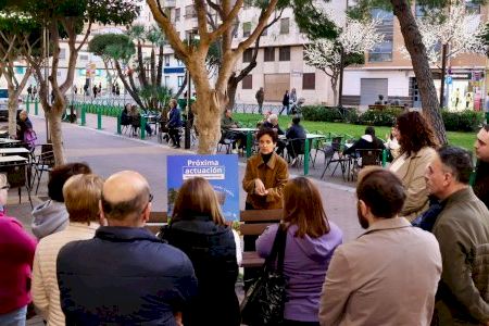 Ballester explica a los vecinos de Monseñor Fernando Ferris de Onda la inminente renovación de la calle
